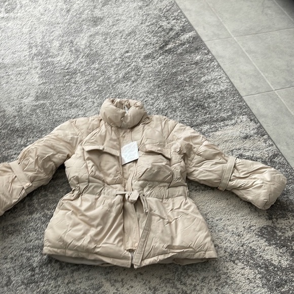 HP!!! 🎉SALE!! Winter Ivory Short Puffy Jacket - Picture 6 of 6